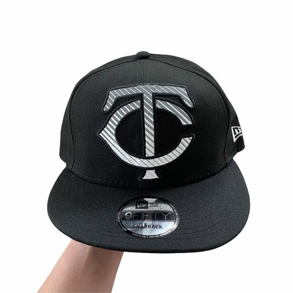Minnesota Twins New Era Silver Pop Snapback Hat - Picture 1 of 4